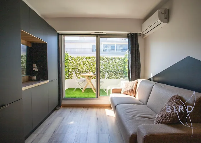 Sunny Flat In Les Pins 公寓 *