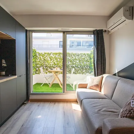 Sunny Flat In Les Pins