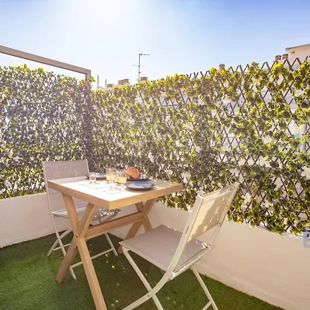 Sunny Flat In Les Pins