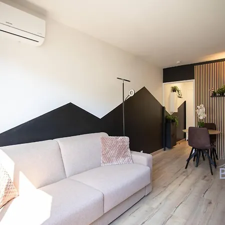 Sunny Flat In Les Pins Juan-les-Pins