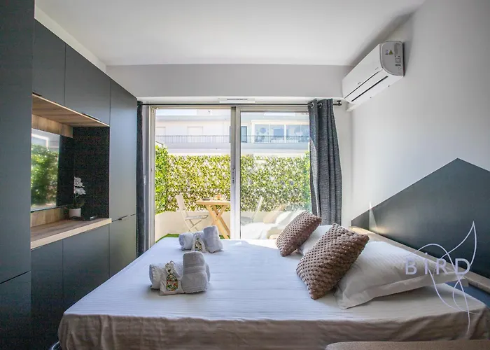 Daire Sunny Flat In Les Pins *